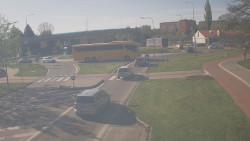 Křižovatka ulic Velká Dlážka a Polní