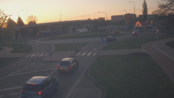 Křižovatka ulic Velká Dlážka a Polní