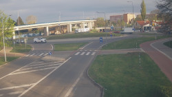 Křižovatka ulic Velká Dlážka a Polní