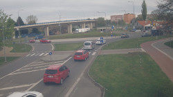 Křižovatka ulic Velká Dlážka a Polní