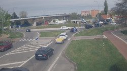 Křižovatka ulic Velká Dlážka a Polní