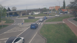 Křižovatka ulic Velká Dlážka a Polní