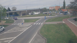 Křižovatka ulic Velká Dlážka a Polní