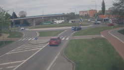 Křižovatka ulic Velká Dlážka a Polní