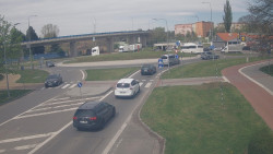 Křižovatka ulic Velká Dlážka a Polní