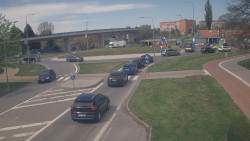 Křižovatka ulic Velká Dlážka a Polní