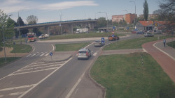 Křižovatka ulic Velká Dlážka a Polní