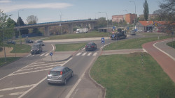 Křižovatka ulic Velká Dlážka a Polní