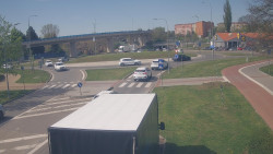 Křižovatka ulic Velká Dlážka a Polní