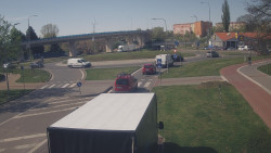 Křižovatka ulic Velká Dlážka a Polní