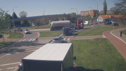 Křižovatka ulic Velká Dlážka a Polní