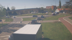 Křižovatka ulic Velká Dlážka a Polní