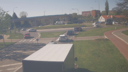 Křižovatka ulic Velká Dlážka a Polní