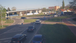 Křižovatka ulic Velká Dlážka a Polní