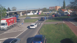 Křižovatka ulic Velká Dlážka a Polní