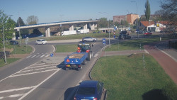 Křižovatka ulic Velká Dlážka a Polní