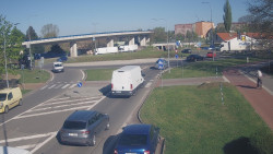 Křižovatka ulic Velká Dlážka a Polní