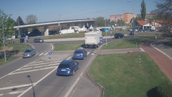 Křižovatka ulic Velká Dlážka a Polní