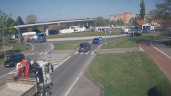 Křižovatka ulic Velká Dlážka a Polní