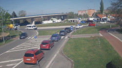 Křižovatka ulic Velká Dlážka a Polní