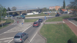 Křižovatka ulic Velká Dlážka a Polní