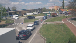 Křižovatka ulic Velká Dlážka a Polní