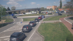 Křižovatka ulic Velká Dlážka a Polní