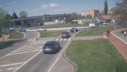 Křižovatka ulic Velká Dlážka a Polní