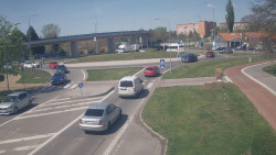 Křižovatka ulic Velká Dlážka a Polní