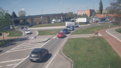 Křižovatka ulic Velká Dlážka a Polní