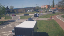 Křižovatka ulic Velká Dlážka a Polní