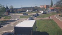 Křižovatka ulic Velká Dlážka a Polní