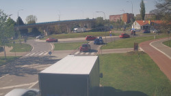 Křižovatka ulic Velká Dlážka a Polní