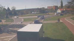 Křižovatka ulic Velká Dlážka a Polní