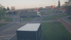 Křižovatka ulic Velká Dlážka a Polní