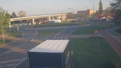 Křižovatka ulic Velká Dlážka a Polní