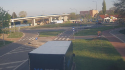 Křižovatka ulic Velká Dlážka a Polní