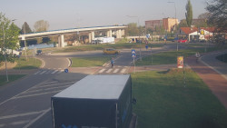 Křižovatka ulic Velká Dlážka a Polní