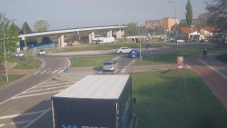 Křižovatka ulic Velká Dlážka a Polní