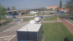 Křižovatka ulic Velká Dlážka a Polní