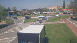 Křižovatka ulic Velká Dlážka a Polní