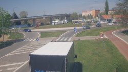 Křižovatka ulic Velká Dlážka a Polní