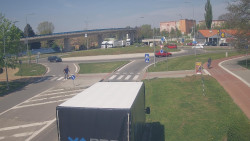 Křižovatka ulic Velká Dlážka a Polní