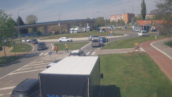 Křižovatka ulic Velká Dlážka a Polní