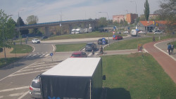 Křižovatka ulic Velká Dlážka a Polní