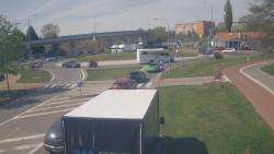 Křižovatka ulic Velká Dlážka a Polní