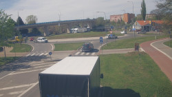 Křižovatka ulic Velká Dlážka a Polní