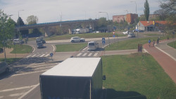 Křižovatka ulic Velká Dlážka a Polní