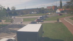 Křižovatka ulic Velká Dlážka a Polní