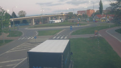 Křižovatka ulic Velká Dlážka a Polní